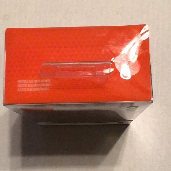 JBL Clip 4 Portable Bluetooth Waterproof Speaker - Picture 10 of 10